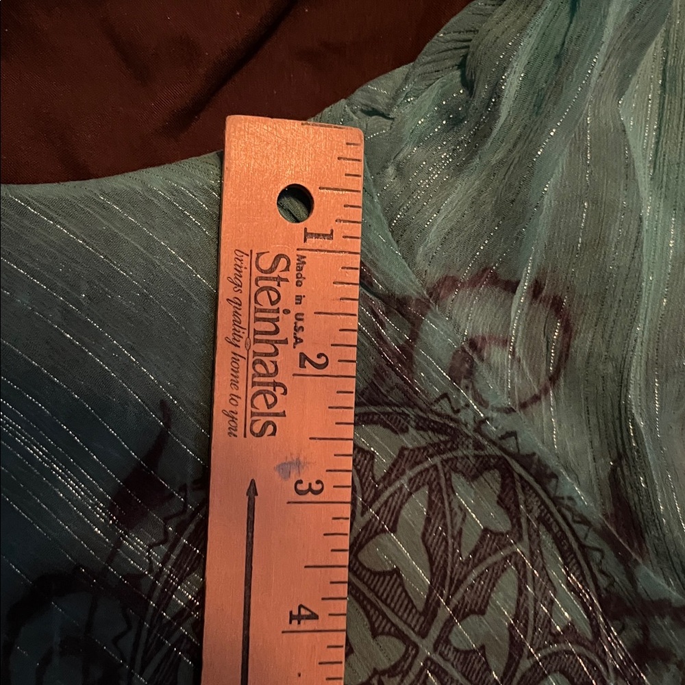 Gorgeous top with fun details - Picture 4 of 5